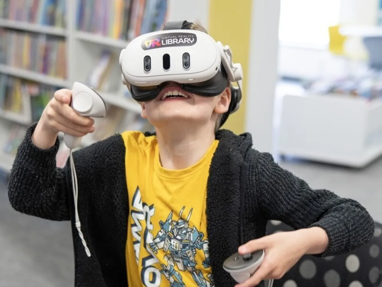 Participant at the Digital Spaces Library VR tour, Worksop Library – Photo Credit: Neil Pledger