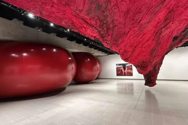 Anish Kapoor exhibition at Hayward Gallery